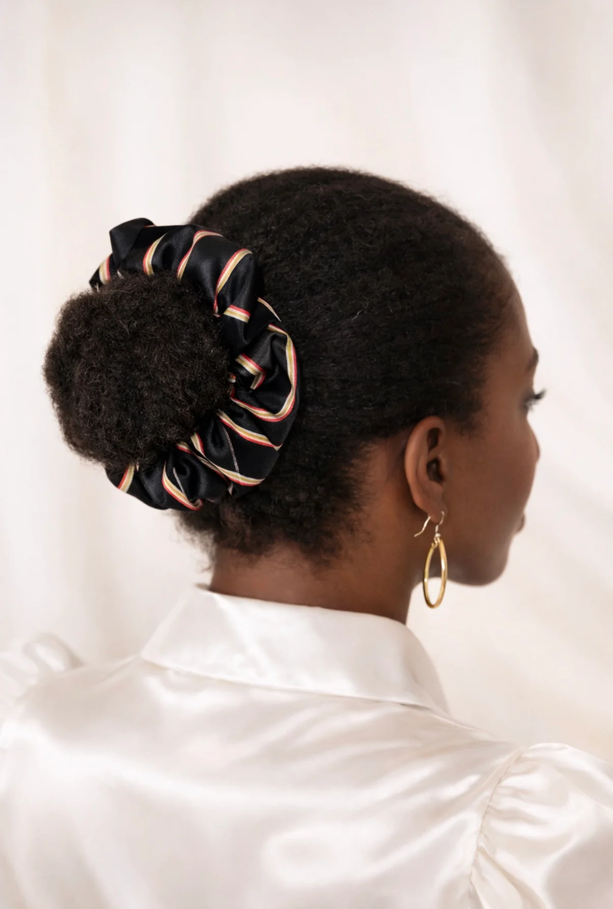 Reserve Noir Heritage Hold satin scrunchie